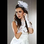 <strong>Атласные перчатки-митенки с цветочным узором</strong> <br />
Атласные перчатки, со вставками из кружева. <div class="charTableblock"><div><span>Цвет</span>: белый</div><div><span>Производитель</span>: Livia Corsetti, Польша</div><div><span>В наличии</span>: белый</div></div> Атласные перчатки-митенки с цветочным узором
Атласные перчатки, со вставками из кружева.