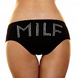 <strong>Трусики-слип с надписью стразами MILF</strong> <br />
Комфортные и эластичные трусики-слип из гладкого однотонного материала, который приятно сидит на теле. <div class="charTableblock"><div><span>Размер</span>: S (42-44); M (44-46); L (46-48)</div><div><span>Цвет</span>: черный</div><div><span>Производитель</span>: Hustler Lingerie, США</div><div><span>В наличии</span>: S-M, черный; M-L, черный</div></div> Трусики-слип с надписью стразами MILF
Комфортные и эластичные трусики-слип из гладкого однотонного материала, который приятно сидит на теле.