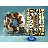 <strong>Металлические наручники, обшитые тигровым мехом</strong> <br />
Металлические наручники, обшитые мехом тигровой окраски. Замок фиксируется при помощи ключей. <div class="charTableblock"><div><span>Материал</span>: металл</div><div><span>Цвет</span>: другой</div><div><span>Производитель</span>: Gopaldas, Китай</div></div> Металлические наручники, обшитые тигровым мехом
Металлические наручники, обшитые мехом тигровой окраски. Замок фиксируется при помощи ключей.