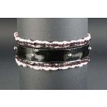 <strong>Чёрный подшитый чокер Готика-12 с кружевами</strong> <br />
Подшитый; кожа лак, кружева черные с розовым, застежка - кнопка, с 7 металлическими капельками. <div class="charTableblock"> </div> Чёрный подшитый чокер Готика-12 с кружевами
Подшитый; кожа лак, кружева черные с розовым, застежка - кнопка, с 7 металлическими капельками.