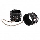 <strong>Кожаные черные оковы с широким ремешком, соединенные цепочкой </strong> <br />
Изготавливаются из натуральной кожи с велюровой подкладкой. <div class="charTableblock"><div><span>Материал</span>: кожа</div><div><span>Цвет</span>: черный</div><div><span>Производитель</span>: Sitabella, Россия</div></div> Кожаные черные оковы с широким ремешком, соединенные цепочкой
Изготавливаются из натуральной кожи с велюровой подкладкой.