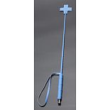 <strong>Стек Голубой окончание в виде креста</strong> <br />
Состоит из деревянной рукояти и хлыста из гибкой полимерной основы, оплетённых искусственной кожей. <div class="charTableblock"> </div> Стек Голубой окончание в виде креста 
Состоит из деревянной рукояти и хлыста из гибкой полимерной основы, оплетённых искусственной кожей.