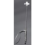 <strong>Стек Серебристый окончание в виде креста</strong> <br />
Состоит из деревянной рукояти и хлыста из гибкой полимерной основы, оплетённых искусственной кожей. <div class="charTableblock"> </div> Стек Серебристый окончание в виде креста 
Состоит из деревянной рукояти и хлыста из гибкой полимерной основы, оплетённых искусственной кожей.