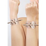 <strong>Напульсники</strong> <br />
Изготовлены из натуральной кожи. <div class="charTableblock"><div><span>Цвет</span>: другой</div></div> Напульсники
Изготовлены из натуральной кожи.