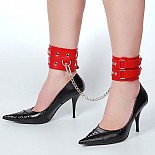 <strong>Оковы кожаные красные, соединенные цепочкой длиной 35см 3071-2</strong> <br />
Изготавливаются из натуральной кожи с велюровой подкладкой. <div class="charTableblock"><div><span>Материал</span>: кожа</div><div><span>Цвет</span>: красный, розовый</div></div> Оковы кожаные красные, соединенные цепочкой длиной 35см 3071-2
Изготавливаются из натуральной кожи с велюровой подкладкой.