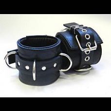 <strong>Наручники с застежкой и тремя сварными D-кольцами </strong> <br />
Наручники с застежкой и тремя сварными D-кольцами <div class="charTableblock"><div><span>Материал</span>: кожа</div><div><span>Производитель</span>: Beastly, Россия</div></div> Наручники с застежкой и тремя сварными D-кольцами
Наручники с застежкой и тремя сварными D-кольцами