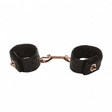 <strong>Наручники с золотистой металлической застежкой Entice Universal Cuff Links</strong> <br />
Наручники с золотистой металлической застежкой Entice Universal Cuff Links строгая классика аксессуаров из коллекции Entice.<div class="charTableblock"><div><span>Материал</span>: текстиль</div><div><span>Цвет</span>: черный</div><div><span>Производитель</span>: California Exotic Novelties, США</div></div> Наручники с золотистой металлической застежкой Entice Universal Cuff Links
Наручники с золотистой металлической застежкой Entice Universal Cuff Links строгая классика аксессуаров из коллекции Entice.