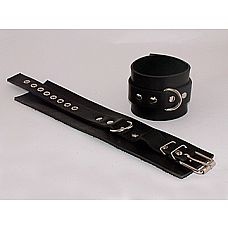 <strong>Красные не подшитые наножники со сварным D-кольцом и чёрной полосой</strong> <br />
Наножники не подшитые красные.<div class="charTableblock"><div><span>Материал</span>: кожа</div><div><span>Цвет</span>: красный, розовый</div><div><span>Производитель</span>: Beastly, Россия</div></div> Красные не подшитые наножники со сварным D-кольцом и чёрной полосой
Наножники не подшитые красные.