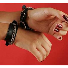 <strong>Декорированные цепочками узкие наручники</strong> <br />
Декоративные наручники на кожаной подкладке Узкие кожаные наручники, украшенные цепями.<div class="charTableblock"><div><span>Материал</span>: кожа</div><div><span>Цвет</span>: черный</div><div><span>Производитель</span>: Подиум, Россия</div></div> Декорированные цепочками узкие наручники
Декоративные наручники на кожаной подкладке Узкие кожаные наручники, украшенные цепями.