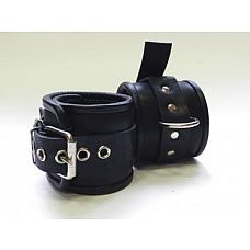 <strong>Чёрные не подшитые наножники с пряжкой и сварным кольцом</strong> <br />
Наножники не подшитые.<div class="charTableblock"><div><span>Материал</span>: кожа</div><div><span>Производитель</span>: Beastly, Россия</div></div> Чёрные не подшитые наножники с пряжкой и сварным кольцом
Наножники не подшитые.