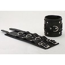 <strong>Широкие подшитые наручники с 2 ремешками и 3 сварными D-кольцами</strong> <br />
<div class="charTableblock"><div><span>Материал</span>: кожа</div><div><span>Цвет</span>: черный</div><div><span>Производитель</span>: Beastly, Россия</div></div> Широкие подшитые наручники с 2 ремешками и 3 сварными D-кольцами