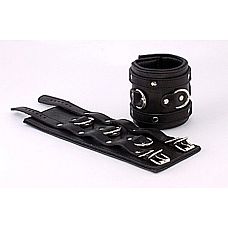 <strong>Широкие подвернутые наручники с 3 сварными D-кольцами</strong> <br />
Застежка - 2 ремешка с пряжками с 3 сварными D-кольцами, с мягкой проставкой обтянутой кожей внутри, без соединительной фиксации подшитые.<div class="charTableblock"><div><span>Материал</span>: кожа</div><div><span>Цвет</span>: черный</div><div><span>Производитель</span>: Beastly, Россия</div></div> Широкие подвернутые наручники с 3 сварными D-кольцами
Застежка - 2 ремешка с пряжками с 3 сварными D-кольцами, с мягкой проставкой обтянутой кожей внутри, без соединительной фиксации подшитые.