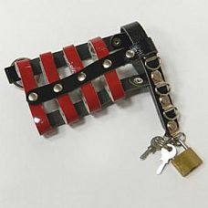 <strong>Черно-красный пояс верности на замочке</strong> <br />
Пояс верности из мягкой лакированной кожи.<div class="charTableblock"> </div> Черно-красный пояс верности на замочке
Пояс верности из мягкой лакированной кожи.