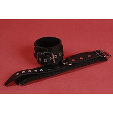 <strong>Наручи узкие</strong> <br />
Узкие подшитые наручи. Декорированы пуклей, тем не менее смотрятся достаточно сдержано и строго. Кольца позволяют фиксировать их между собой или пристегивать с помощью различных карабинов. Изготовлены из натуральной кожи.<div class="charTableblock"><div><span>Материал</span>: кожа</div><div><span>Производитель</span>: Подиум, Россия</div></div> Наручи узкие
Узкие подшитые наручи. Декорированы пуклей, тем не менее смотрятся достаточно сдержано и строго. Кольца позволяют фиксировать их между собой или пристегивать с помощью различных карабинов. Изготовлены из натуральной кожи.