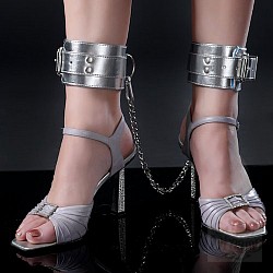 Оковы серебристые, соединенные цепочкой длиной 35см 5012-6 Оковы серебристые, соединенные цепочкой длиной 35см 5012-6